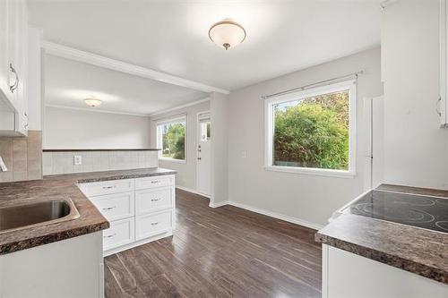 420 Dufferin Ave, Selkirk, MB - Indoor Photo Showing Kitchen