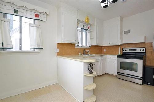 321 Guildford St, Winnipeg, MB - Indoor Photo Showing Kitchen