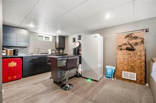 8 Skazyk Rd, St Andrews, MB - Indoor
