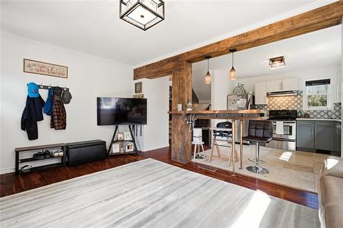 8 Skazyk Rd, St Andrews, MB - Indoor