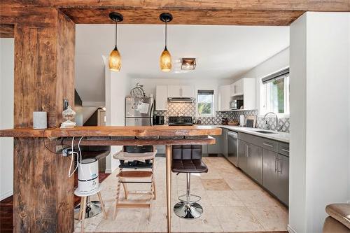 8 Skazyk Rd, St Andrews, MB - Indoor Photo Showing Kitchen With Upgraded Kitchen