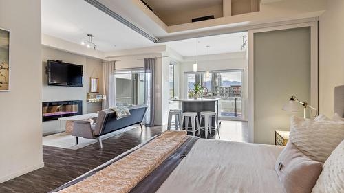 511-1290 St. Paul Street, Kelowna, BC - Indoor With Fireplace