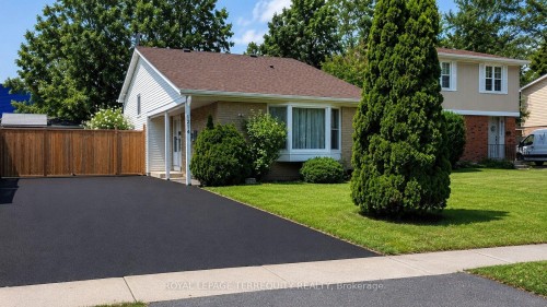 1214 Trowbridge Drive  Oshawa, ON L1G 7H2