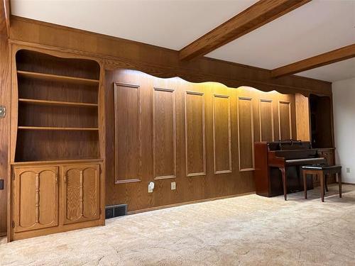 55 Ambassador Row, Winnipeg, MB - Indoor Photo Showing Other Room
