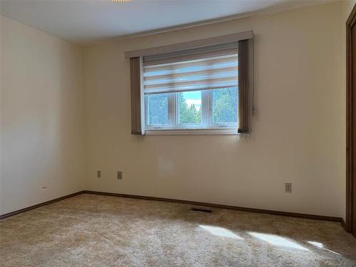 55 Ambassador Row, Winnipeg, MB - Indoor Photo Showing Other Room