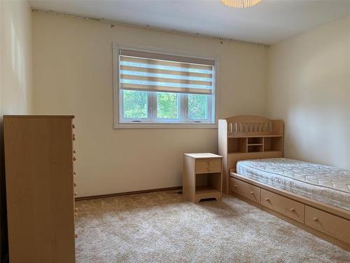 55 Ambassador Row, Winnipeg, MB - Indoor Photo Showing Bedroom