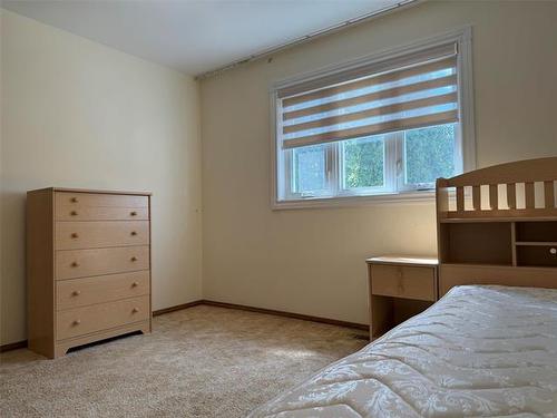 55 Ambassador Row, Winnipeg, MB - Indoor Photo Showing Bedroom