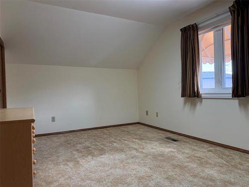 55 Ambassador Row, Winnipeg, MB - Indoor Photo Showing Other Room