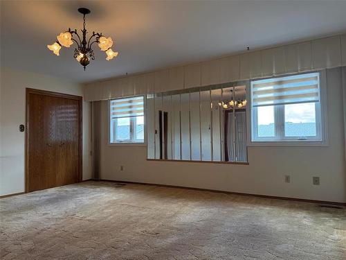55 Ambassador Row, Winnipeg, MB - Indoor Photo Showing Other Room