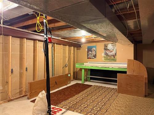 55 Ambassador Row, Winnipeg, MB - Indoor Photo Showing Other Room