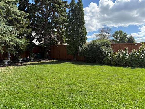 55 Ambassador Row, Winnipeg, MB - Outdoor