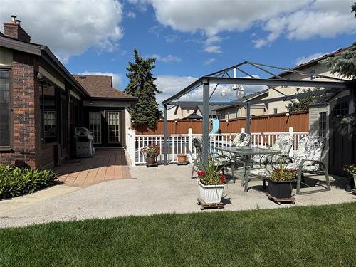 55 Ambassador Row, Winnipeg, MB - Outdoor
