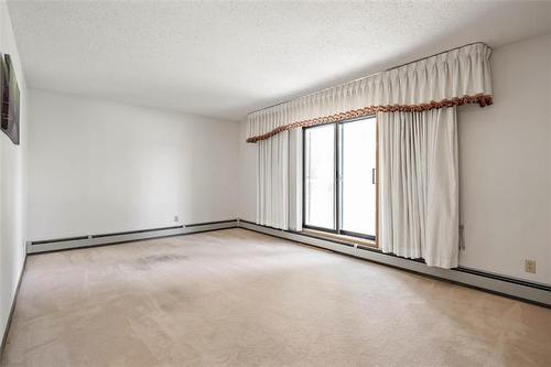108-687 St Anne'S Rd, Winnipeg, MB - Indoor Photo Showing Other Room