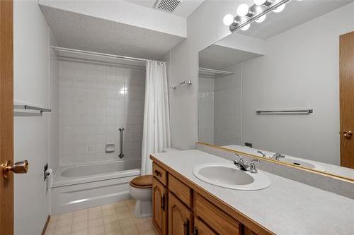 108-687 St Anne'S Rd, Winnipeg, MB - Indoor Photo Showing Bathroom