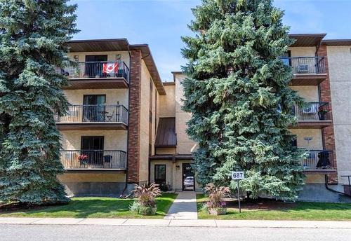 108-687 St Anne'S Rd, Winnipeg, MB - Outdoor With Balcony With Facade
