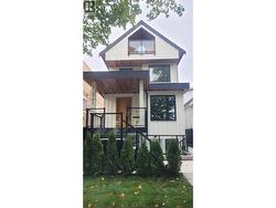 1 2741 GRANT STREET Vancouver, BC V5K 3H1