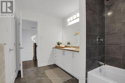 Main bathroom - 