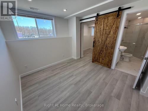 LOWER - 245 BENNINGER DRIVE , Kitchener, Ontario N2E 0K1 4