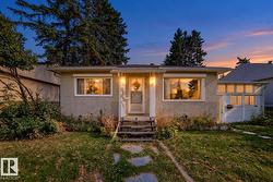 9605 157 ST NW  Edmonton, AB T5P 2T1