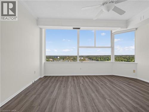 Floor-to-ceiling windows with expansive scenery - 7 Gale Crescent Unit# 1107, St. Catharines, ON 