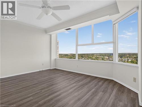 Expansive window line, wood-finish flooring, ceiling fan, crown molding, and high ceilings - 7 Gale Crescent Unit# 1107, St. Catharines, ON 