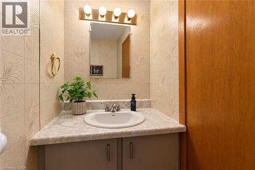 Main Floor Powder Room - 12 Brae Crest Drive, Hamilton, ON 