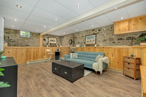 Salle familiale - 35 Rue Morris, Sainte-Thérèse, QC 
