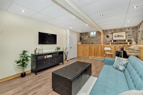 Salle familiale - 35 Rue Morris, Sainte-Thérèse, QC 