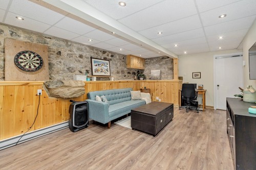 Salle familiale - 35 Rue Morris, Sainte-Thérèse, QC 
