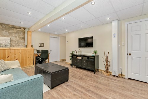 Salle familiale - 35 Rue Morris, Sainte-Thérèse, QC 