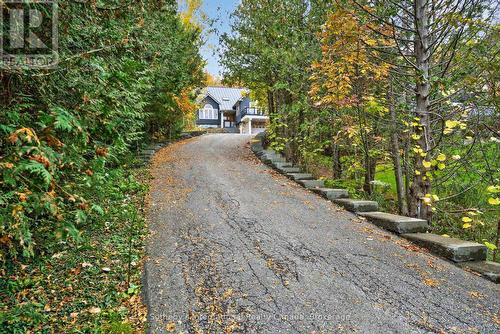 Illuminated Driveway - 112 Arrowhead Crescent, Blue Mountains, ON 