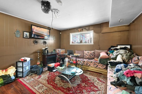 Salle familiale - 3112  - 3114 Rue Bernard, Brossard, QC 