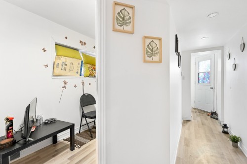 Corridor - 3112  - 3114 Rue Bernard, Brossard, QC 