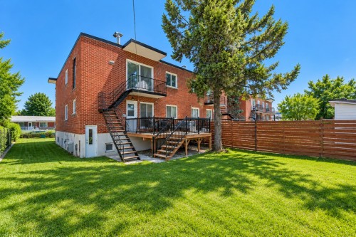 Cour - 3112  - 3114 Rue Bernard, Brossard, QC 