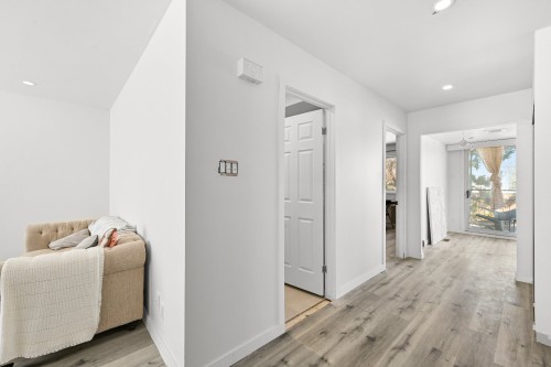 Corridor - 3112  - 3114 Rue Bernard, Brossard, QC 