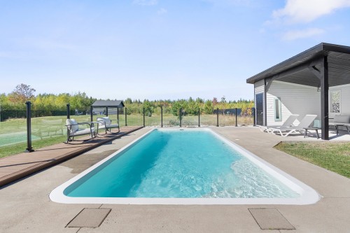 Piscine - 137 Rue De Calais, Shannon, QC 