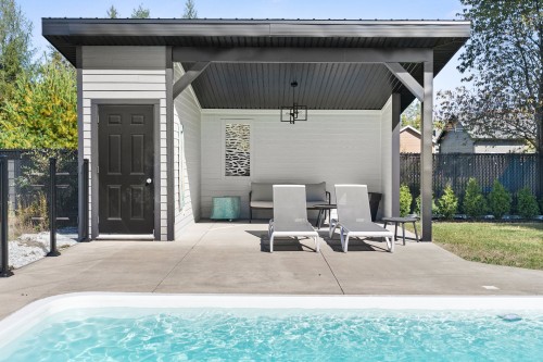 Piscine - 137 Rue De Calais, Shannon, QC 