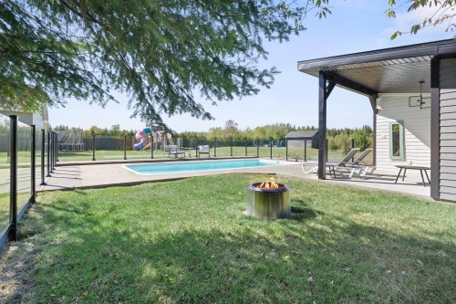 Piscine - 137 Rue De Calais, Shannon, QC 