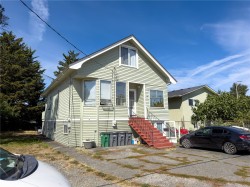 720 Vernon Ave Saanich, BC V8Z 3X6