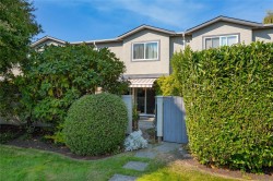 #7-9855 Resthaven Dr Sidney, BC V8L 3E9