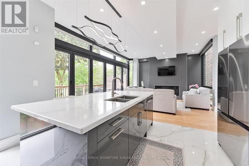 large kitchen island prefect for hosting - 96 Squires Avenue, Toronto, ON 