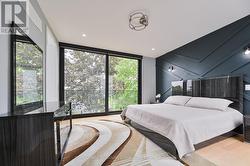 Tree lined view in principal bedroom - 
