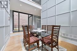 Vaulted ceiling in spacious family room - 