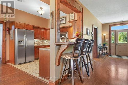 Sitting Area in Kitchen - 25 Cole Point Trail, Mckellar, ON 