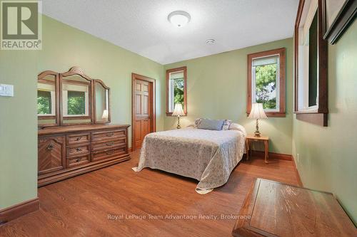 Main floor Bedroom with Walk in Closet - 25 Cole Point Trail, Mckellar, ON 