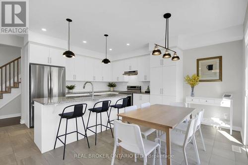 352 Finial Way, Ottawa, ON 