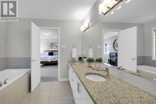 352 Finial Way, Ottawa, ON 
