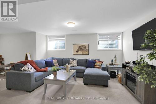 352 Finial Way, Ottawa, ON 