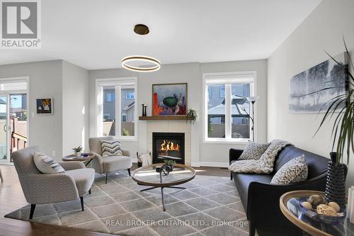 352 Finial Way, Ottawa, ON 