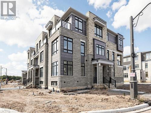 3290 Taha Garden, Oakville, ON 
